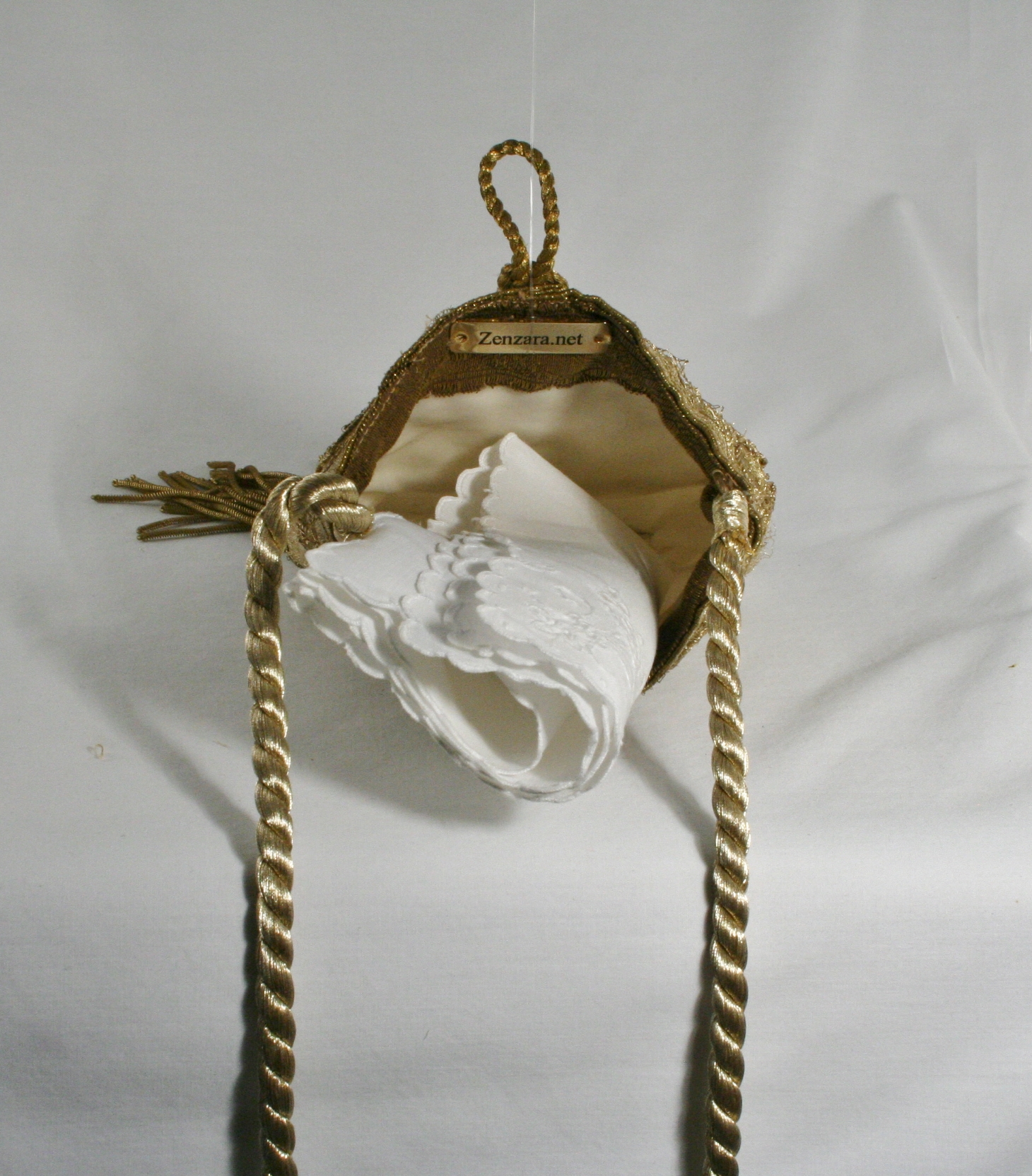 Antique Clover Lace Wedding Handbag - Image 5