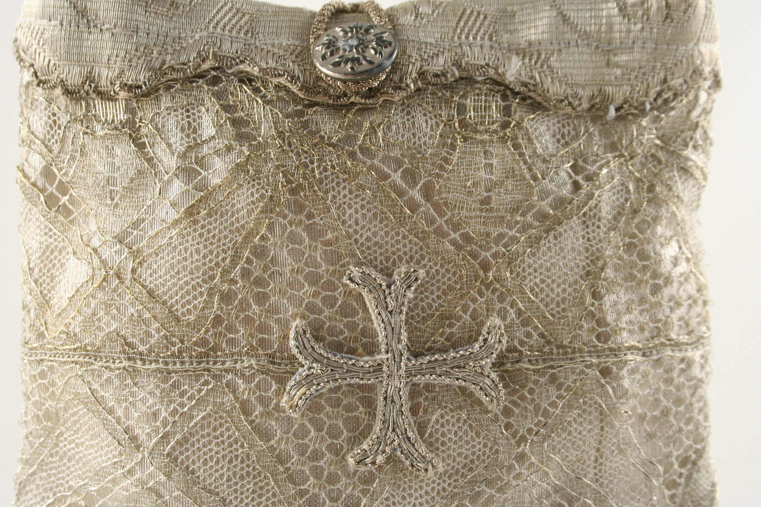 Antique Silver Lace Handbag with Cross - Image 3