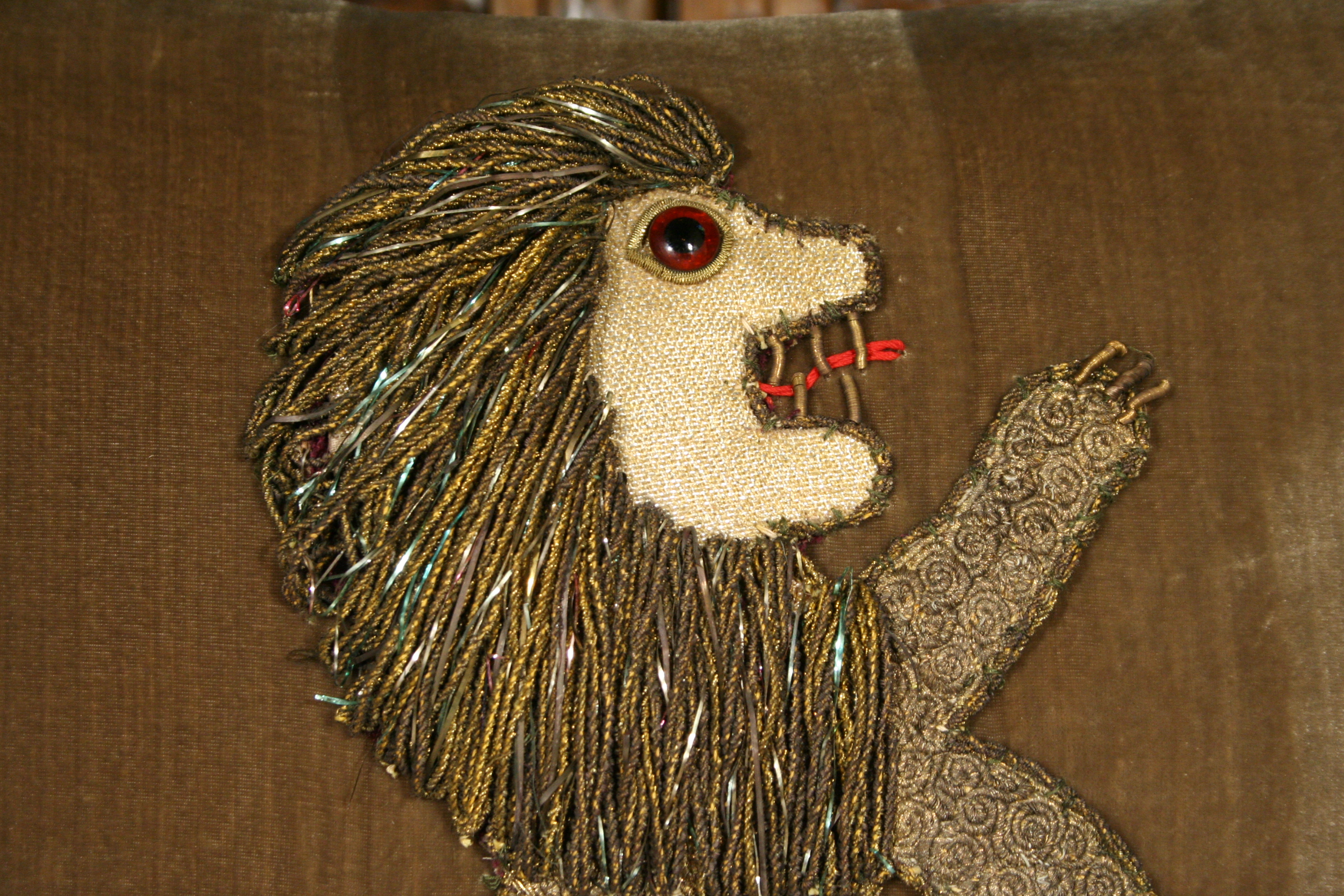 Exquisite Museum-Quality Handmade Heraldic Lion - Image 4