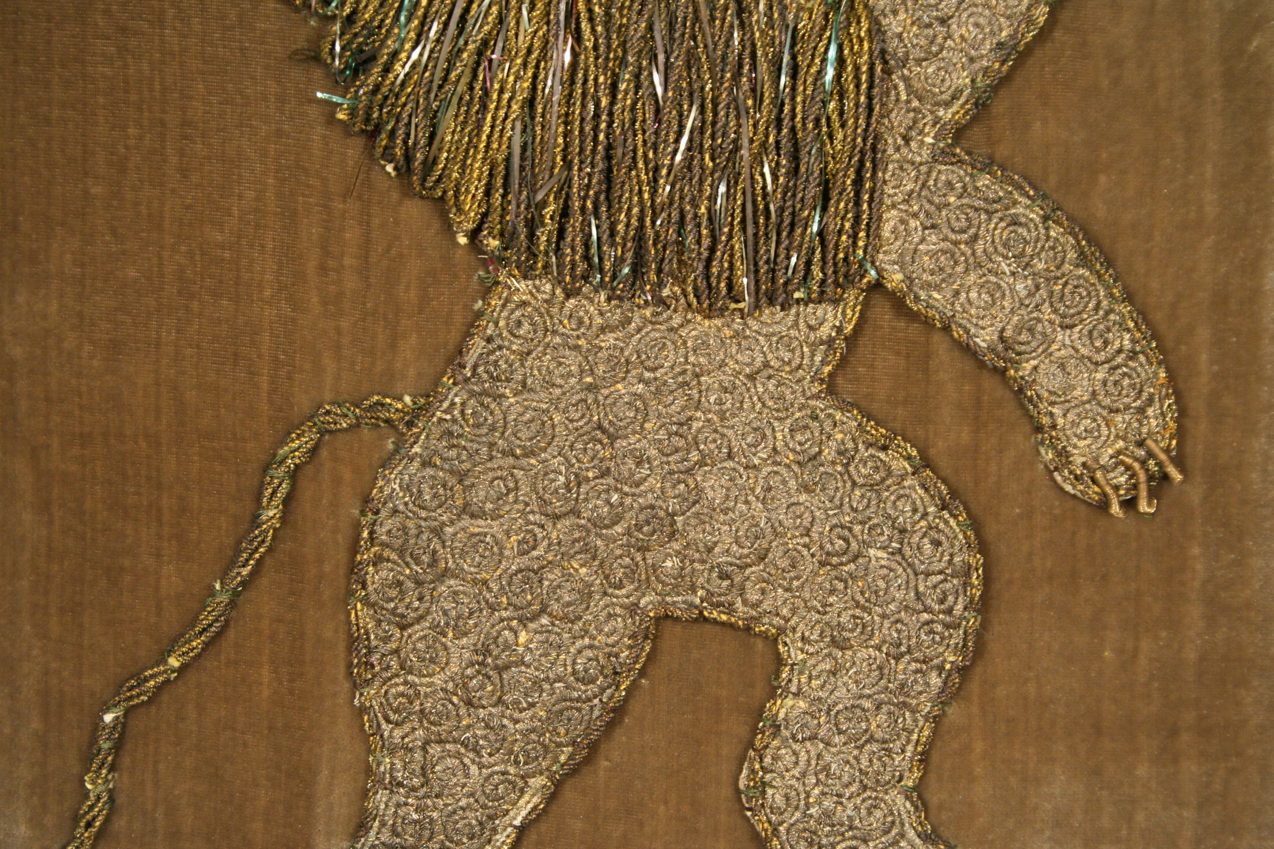 Exquisite Museum-Quality Handmade Heraldic Lion - Image 2