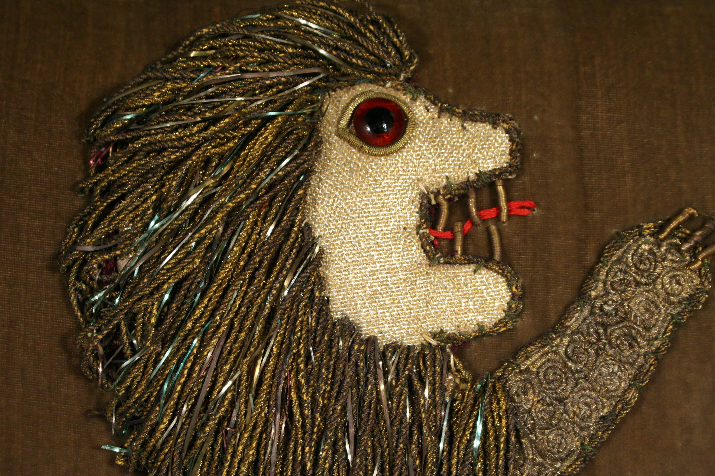 Exquisite Museum-Quality Handmade Heraldic Lion - Image 5